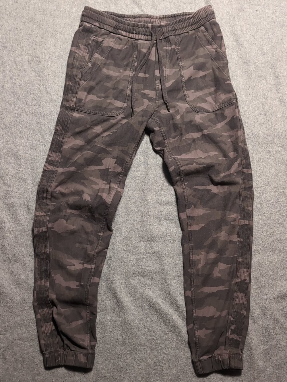 Athleta Camo Jogger Womens Size 2 Green Tapered Pockets High Rise Yoga EUC